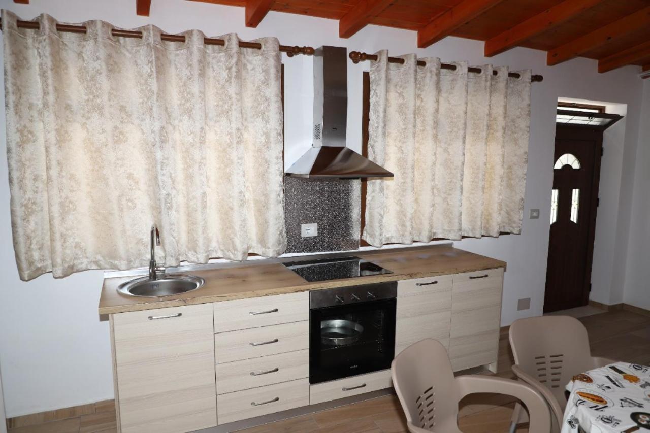 Comfort Apartment Berat Exterior photo